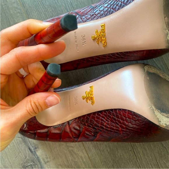 COPY - PRADA Red Snake Skin Stiletto Heels 🍁 Fall Collection - Picture 4 of 5